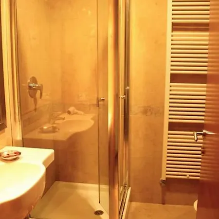 Laura Hotel 3*